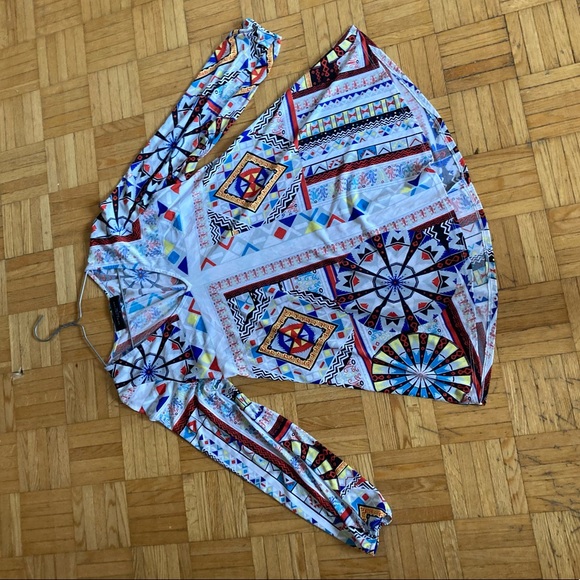 Cutout sleeves flowy mini dress - Picture 3 of 3